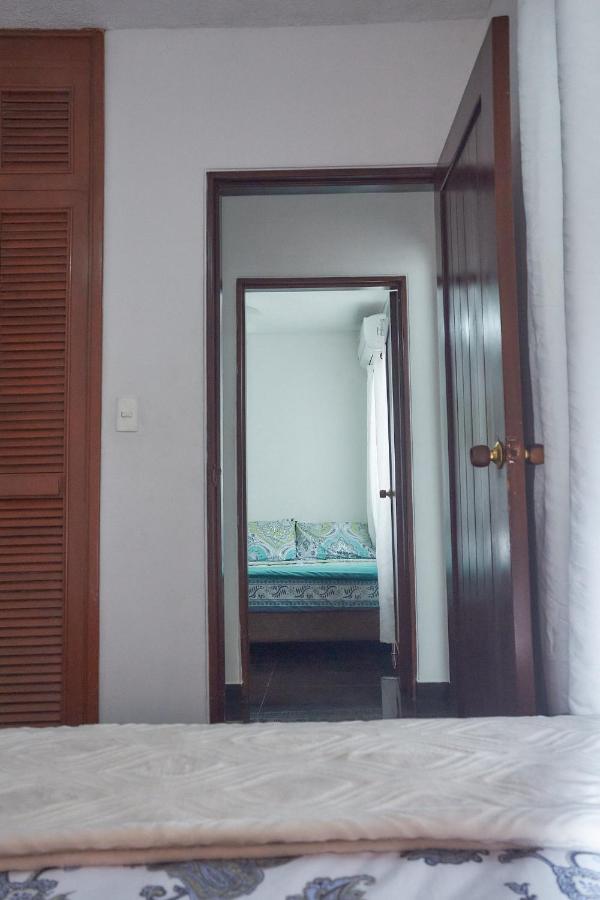 Cozy Apartment Excellent Location, Air Conditioning Cali Bagian luar foto