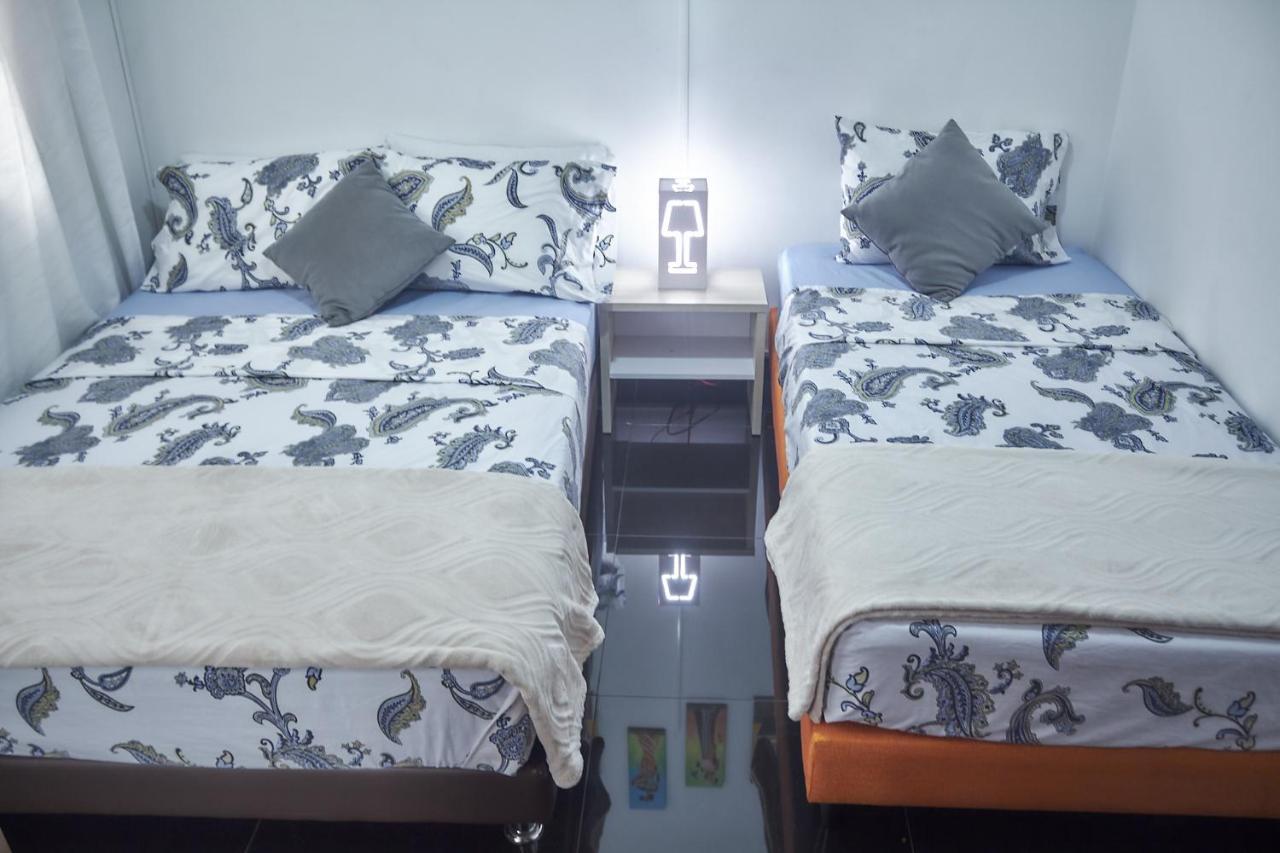 Cozy Apartment Excellent Location, Air Conditioning Cali Bagian luar foto