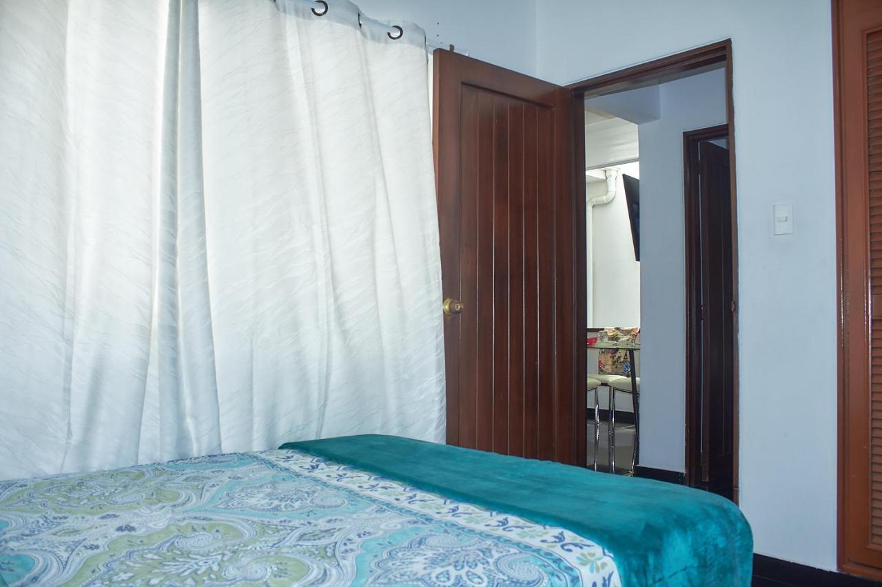 Cozy Apartment Excellent Location, Air Conditioning Cali Bagian luar foto