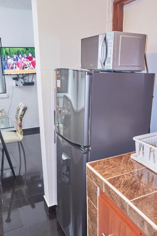 Cozy Apartment Excellent Location, Air Conditioning Cali Bagian luar foto